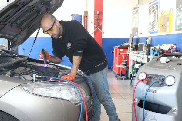 comprobacion de fuga aire acondicionado