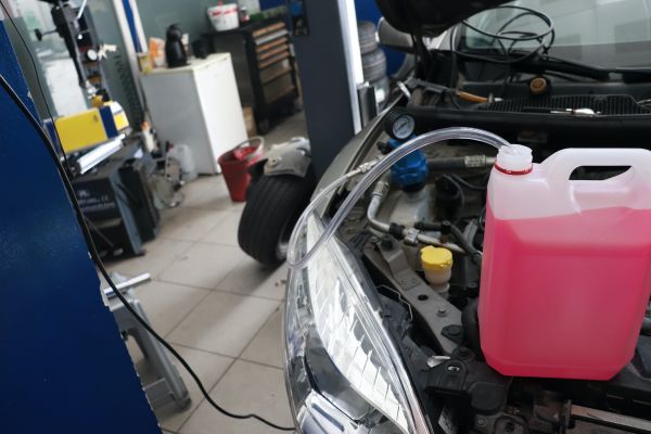 llenado de liquido refrigerante