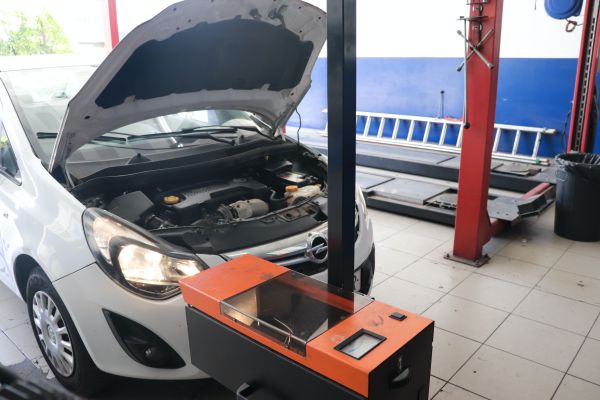 Chequeo de Luces del coche Dima Cadiz